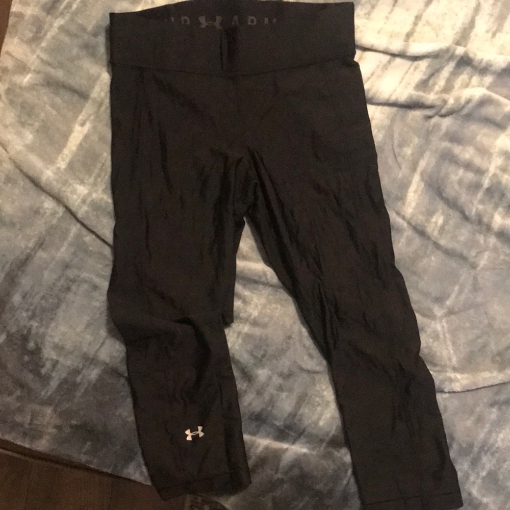 Underarmour capris size medium, black new condition